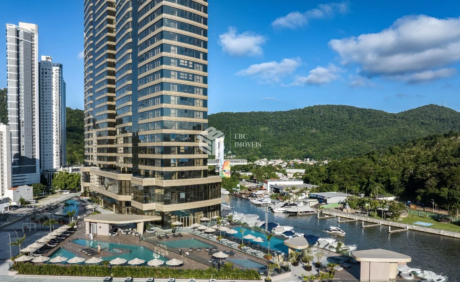Apartamento com 4 Dormitórios à venda, 261 m² por R$ 19.700.000,00 Apartamento com 4 Dormitórios à venda, 261 m² por R$ 19.700.000,00