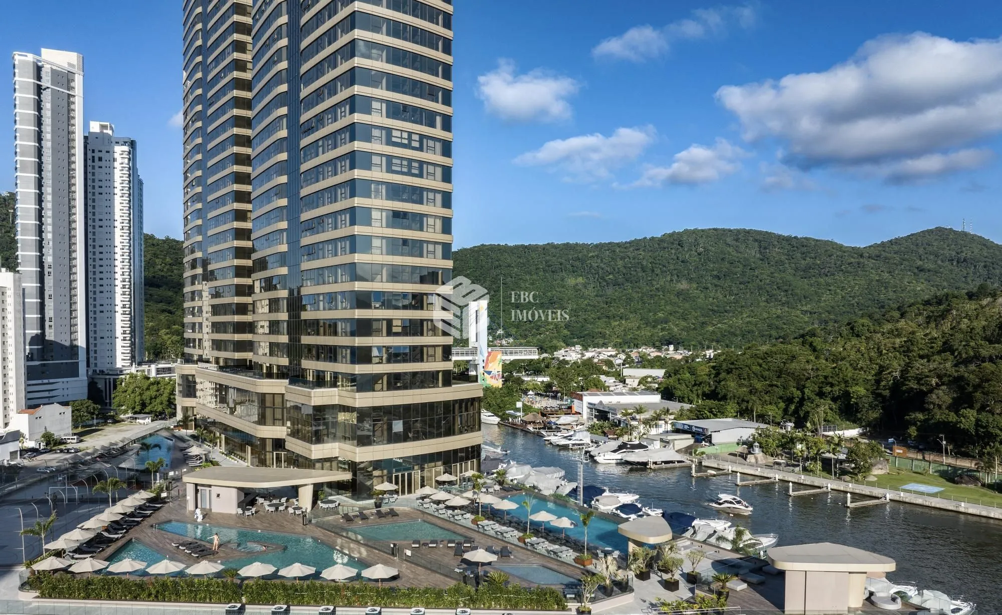 Apartamento com 4 Dormitórios à venda, 261 m² por R$ 8.500.000,00 Apartamento com 4 Dormitórios à venda, 261 m² por R$ 8.500.000,00