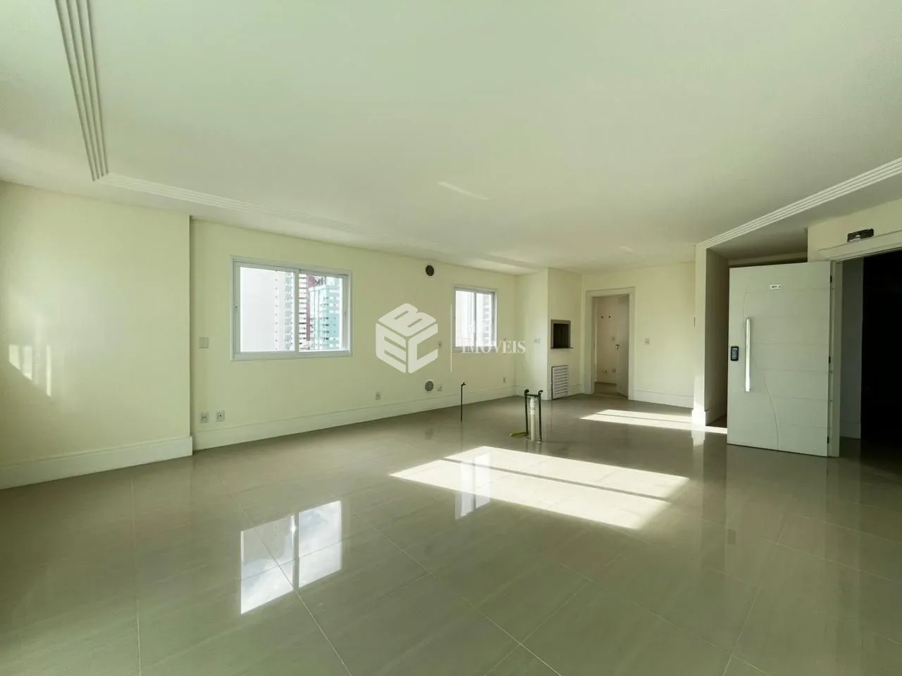 Apartamento com 3 Dormitórios à venda, 136 m² por R$ 2.400.000,00 Apartamento com 3 Dormitórios à venda, 136 m² por R$ 2.400.000,00