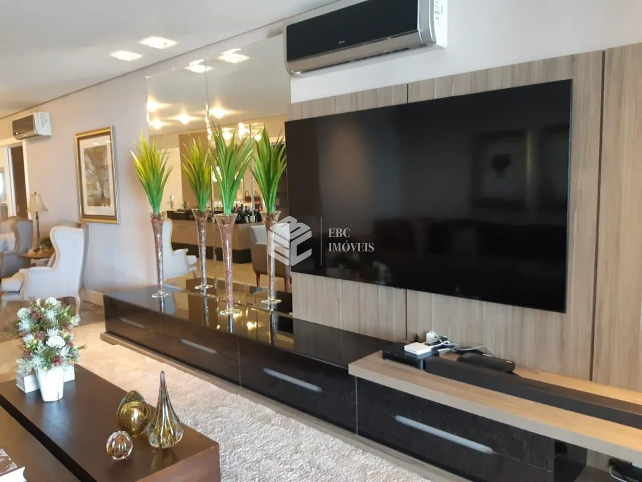 Apartamento com 4 Dormitórios à venda, 243 m² por R$ 11.900.000,00 Apartamento com 4 Dormitórios à venda, 243 m² por R$ 11.900.000,00
