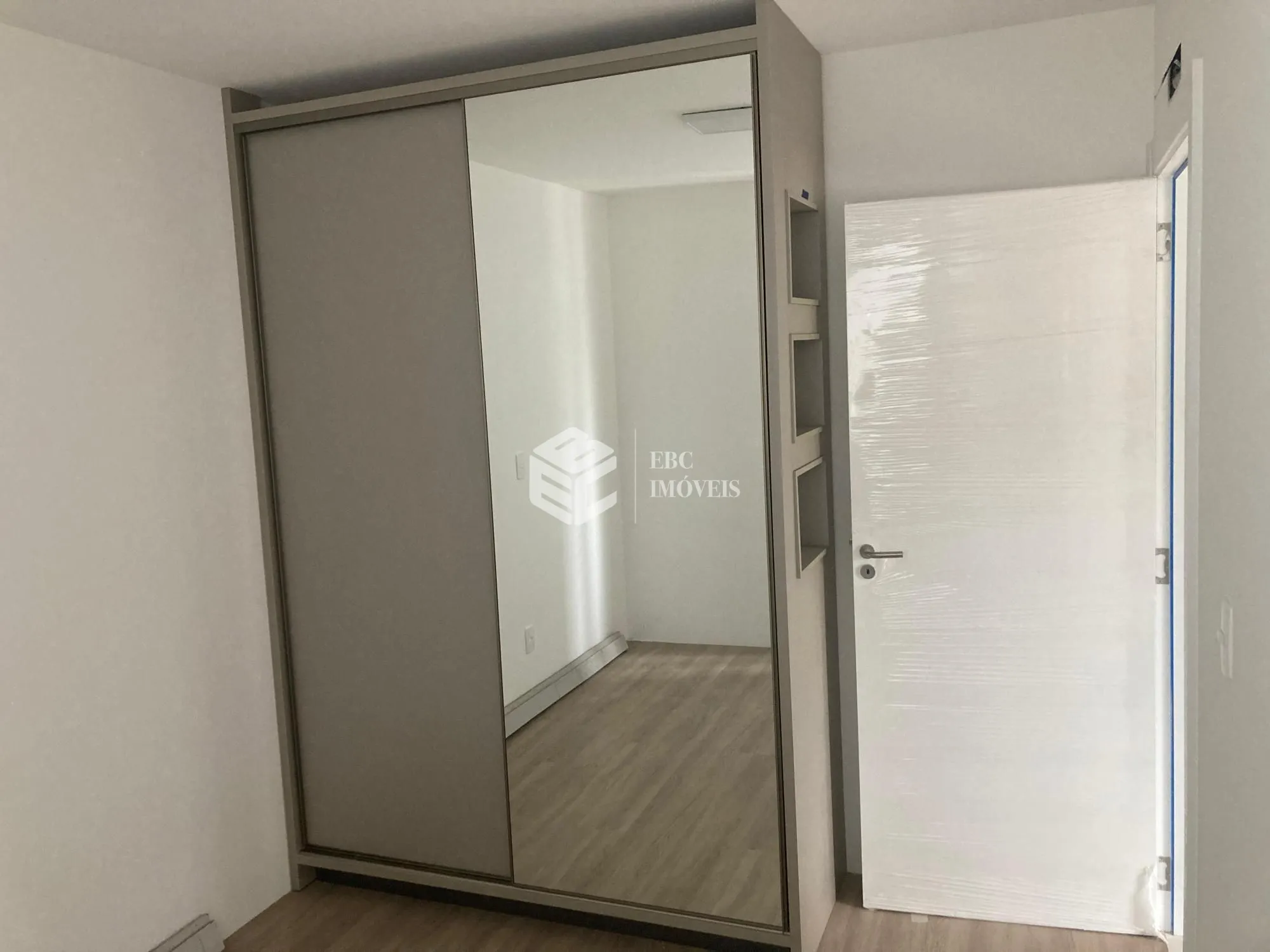 Apartamento com 2 Dormitórios à venda, 53 m² por R$ 690.000,00 Apartamento com 2 Dormitórios à venda, 53 m² por R$ 690.000,00