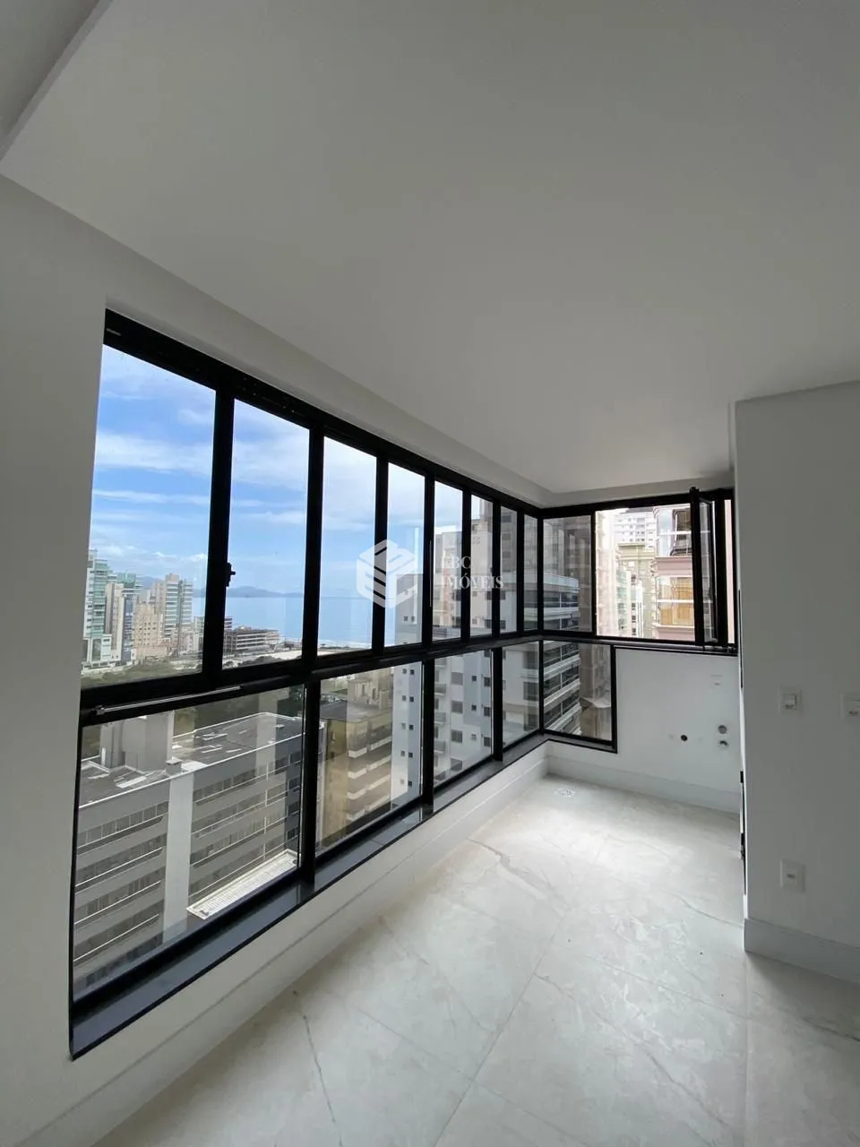 Apartamento com 3 Dormitórios à venda, 124 m² por R$ 2.800.000,00 Apartamento com 3 Dormitórios à venda, 124 m² por R$ 2.800.000,00