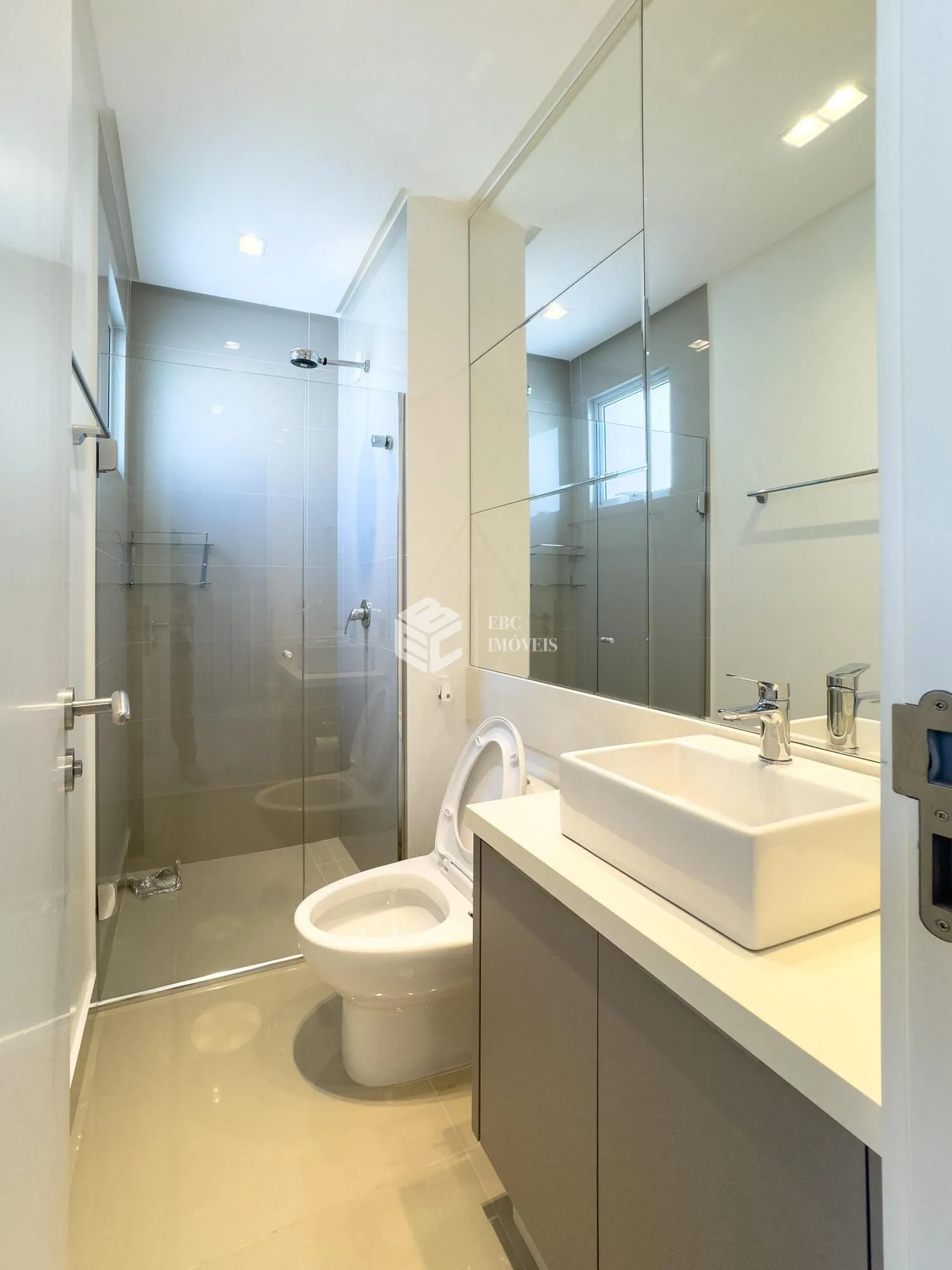 Apartamento com 3 Dormitórios à venda, 129 m² por R$ 2.800.000,00 Apartamento com 3 Dormitórios à venda, 129 m² por R$ 2.800.000,00