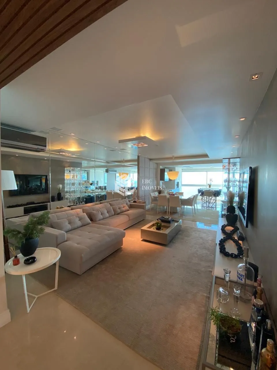 Apartamento com 4 Dormitórios à venda, 219 m² por R$ 10.600.000,00 Apartamento com 4 Dormitórios à venda, 219 m² por R$ 10.600.000,00