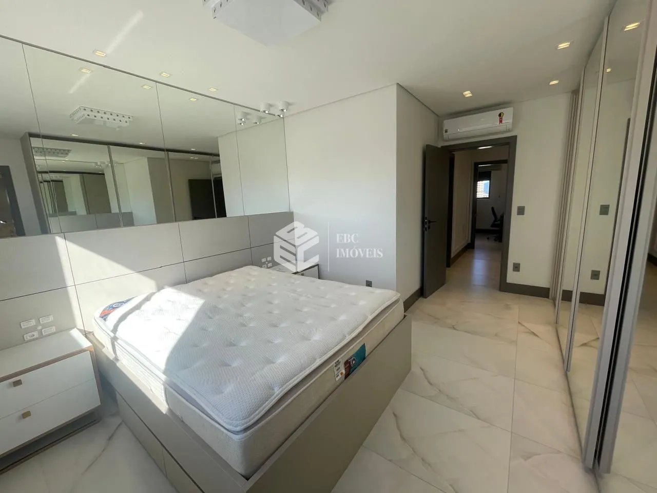 Apartamento com 3 Dormitórios à venda, 130 m² por R$ 2.870.000,00 Apartamento com 3 Dormitórios à venda, 130 m² por R$ 2.870.000,00