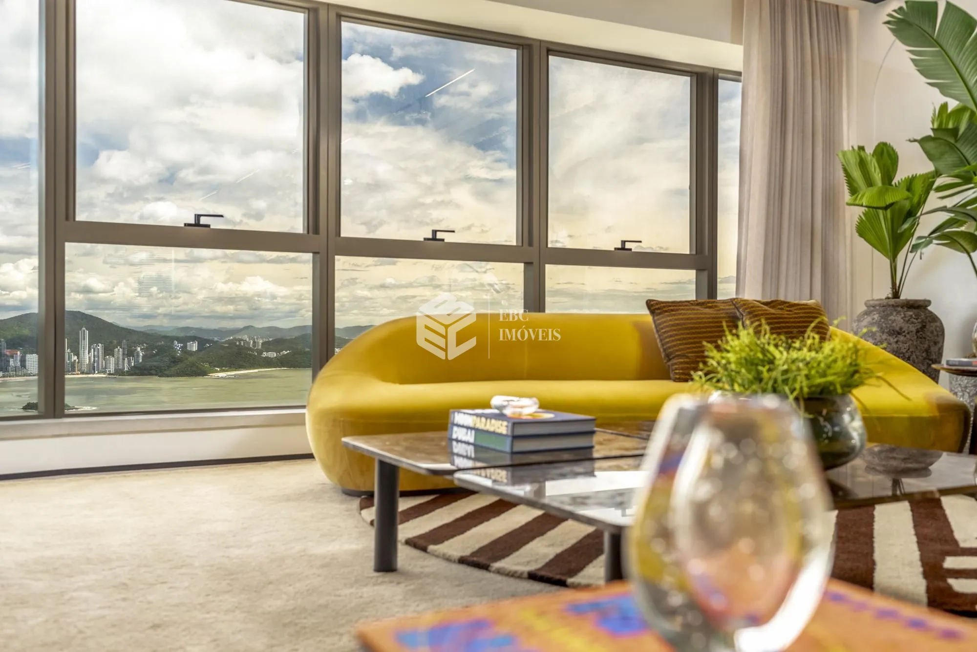 Apartamento com 4 Dormitórios à venda, 261 m² por R$ 16.900.000,00 Apartamento com 4 Dormitórios à venda, 261 m² por R$ 16.900.000,00