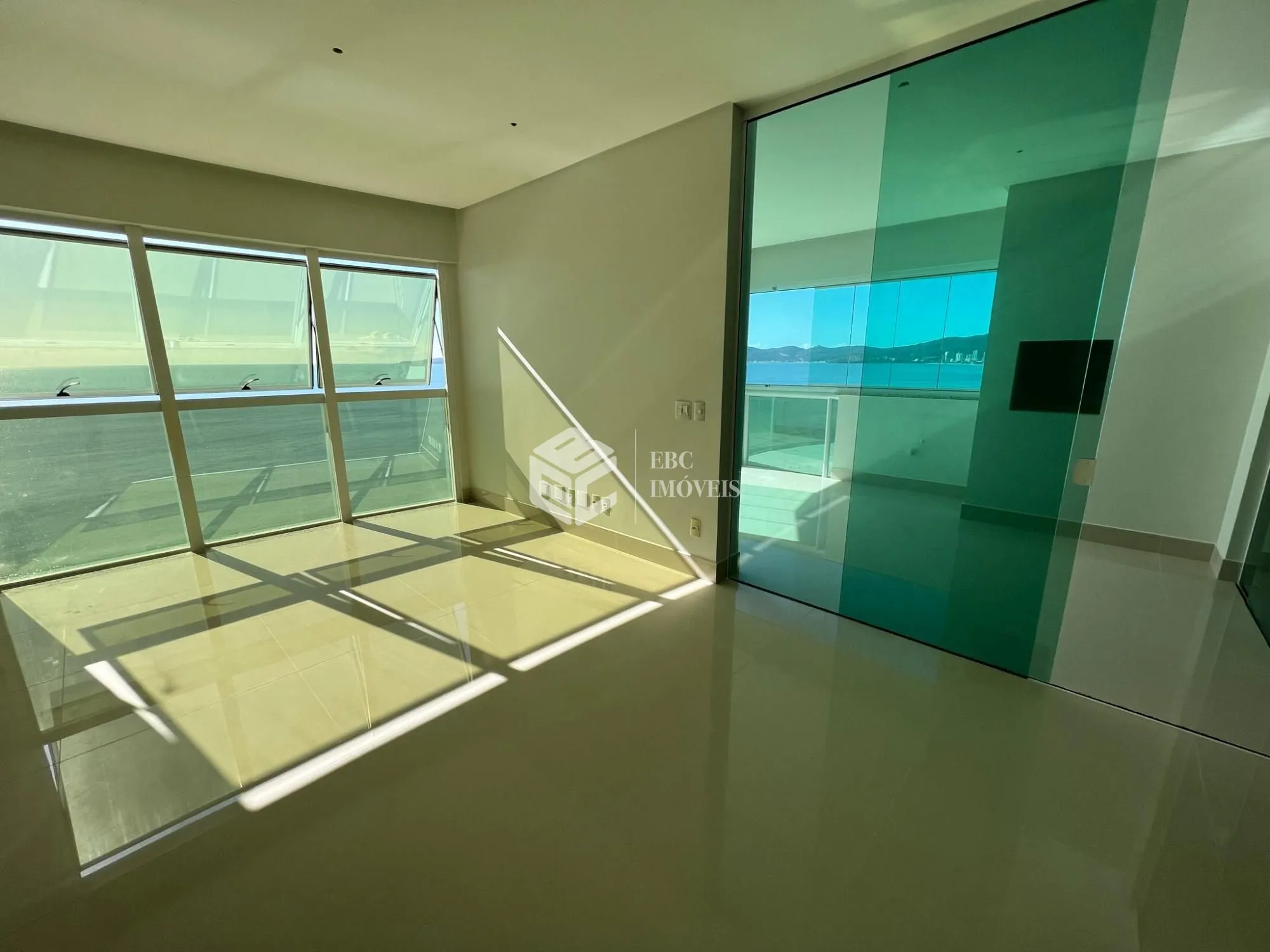 Apartamento com 4 Dormitórios à venda, 240 m² por R$ 6.700.000,00 Apartamento com 4 Dormitórios à venda, 240 m² por R$ 6.700.000,00