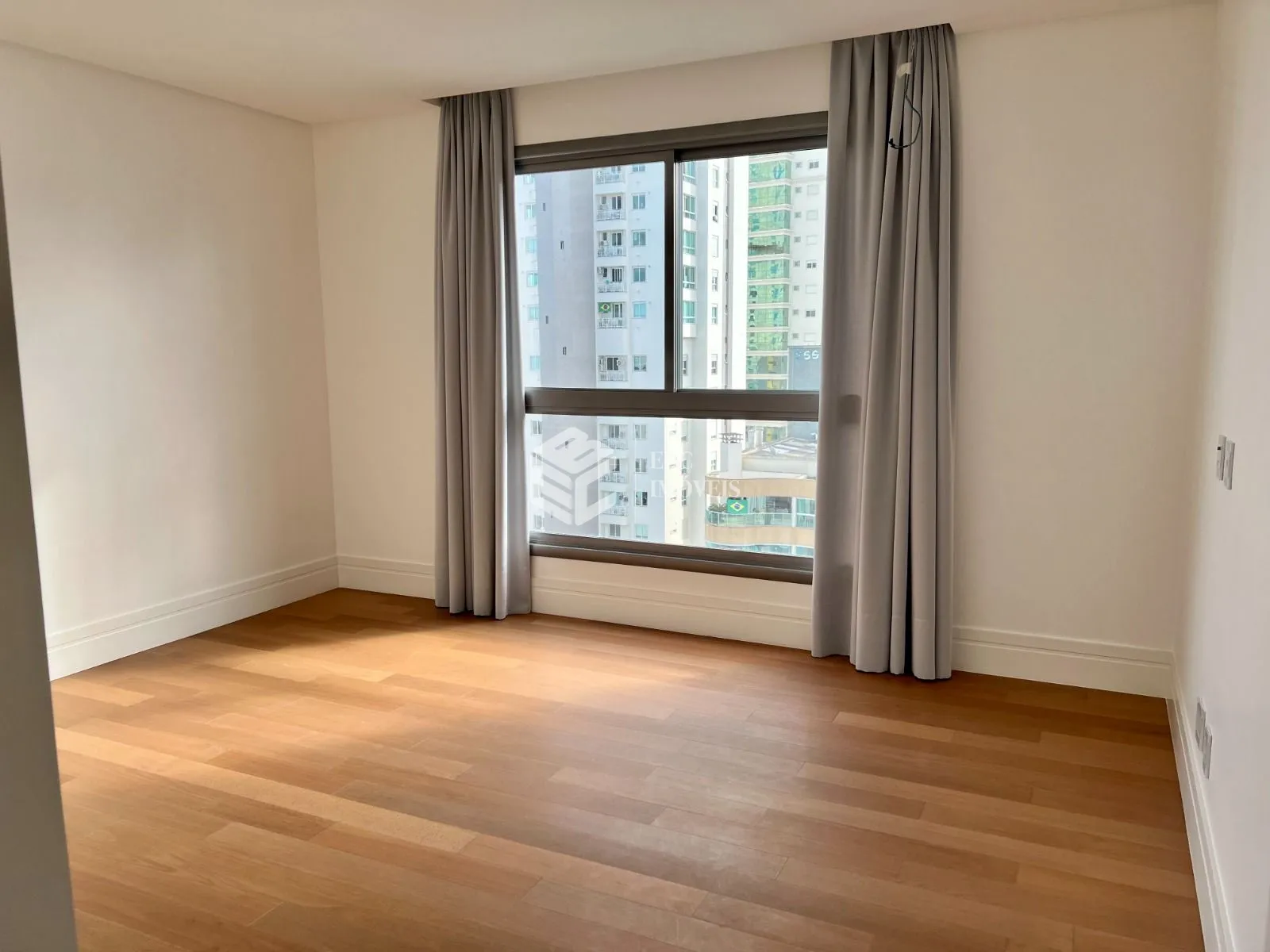 Apartamento com 4 Dormitórios à venda, 216 m² por R$ 15.900.000,00 Apartamento com 4 Dormitórios à venda, 216 m² por R$ 15.900.000,00