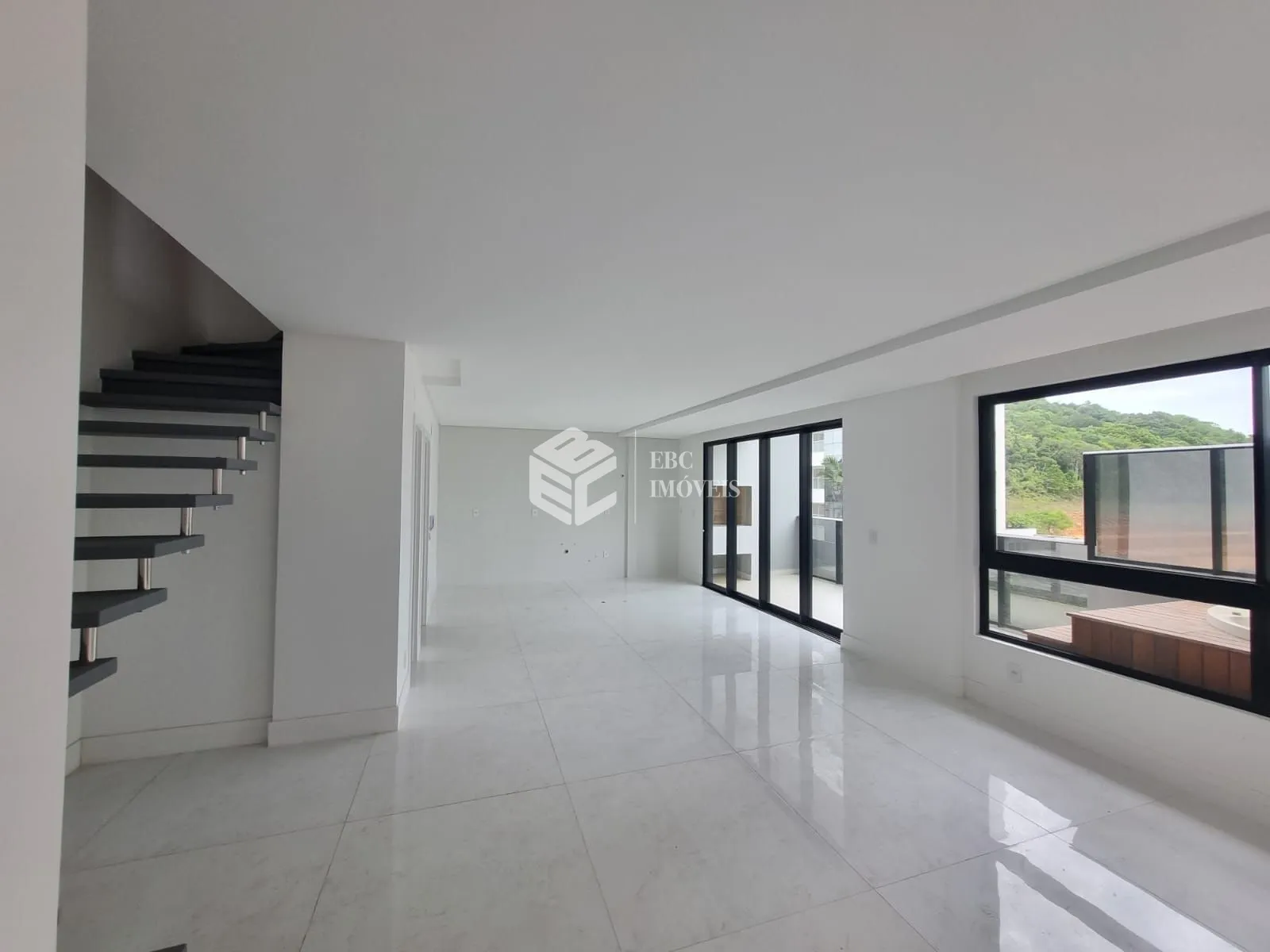 Apartamento com 3 Dormitórios à venda, 135 m² por R$ 2.350.000,00 Apartamento com 3 Dormitórios à venda, 135 m² por R$ 2.350.000,00