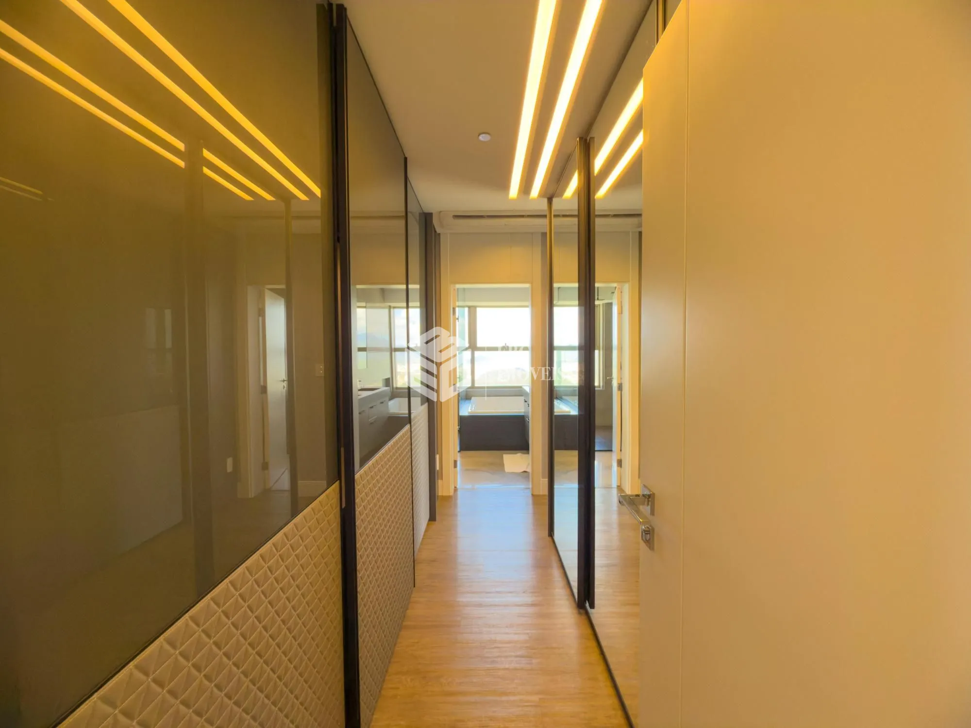 Apartamento com 4 Dormitórios à venda, 261 m² por R$ 12.400.000,00 Apartamento com 4 Dormitórios à venda, 261 m² por R$ 12.400.000,00