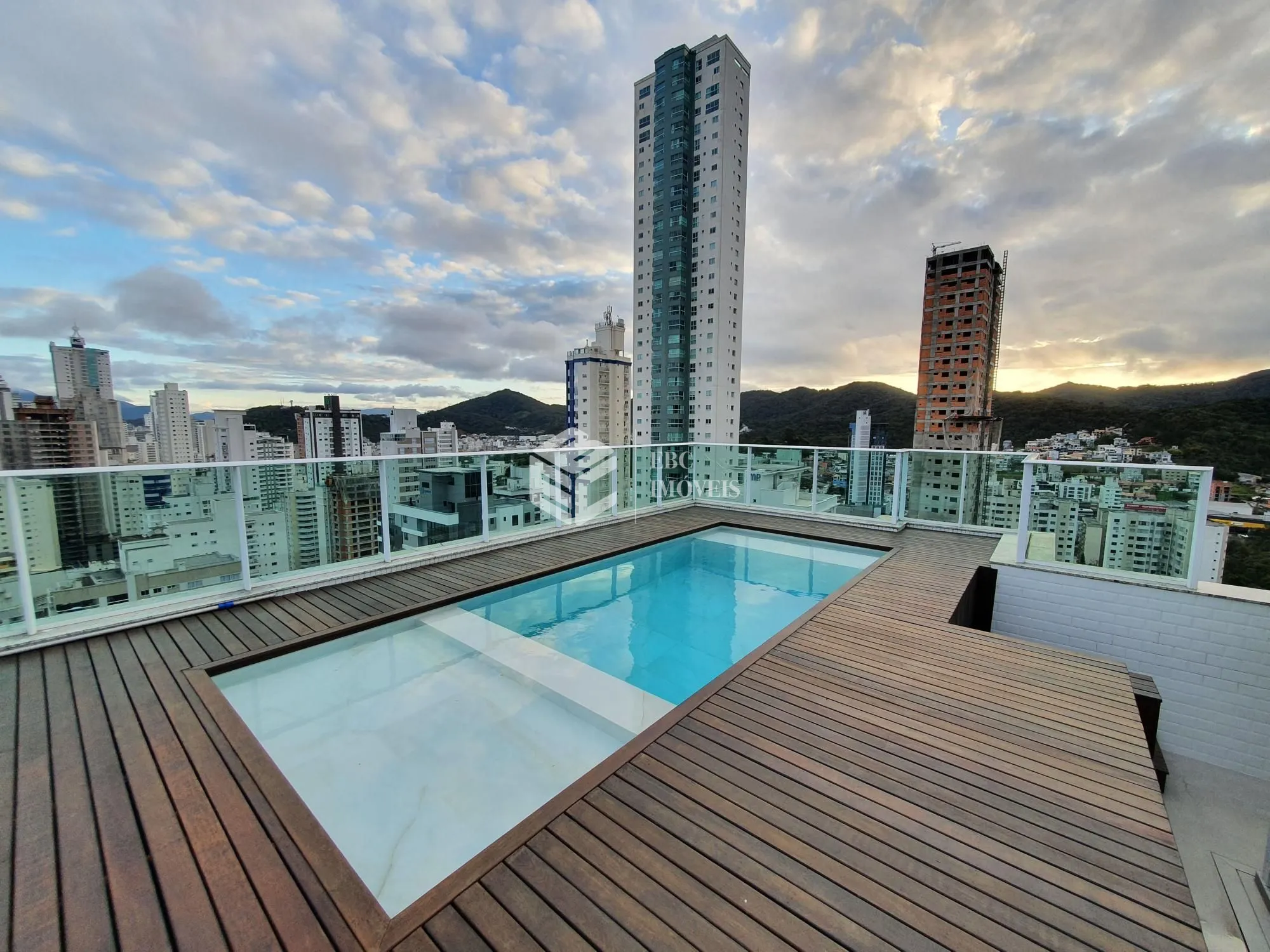 Cobertura à venda  no Pioneiros - Balneário Camboriú, SC. Imóveis