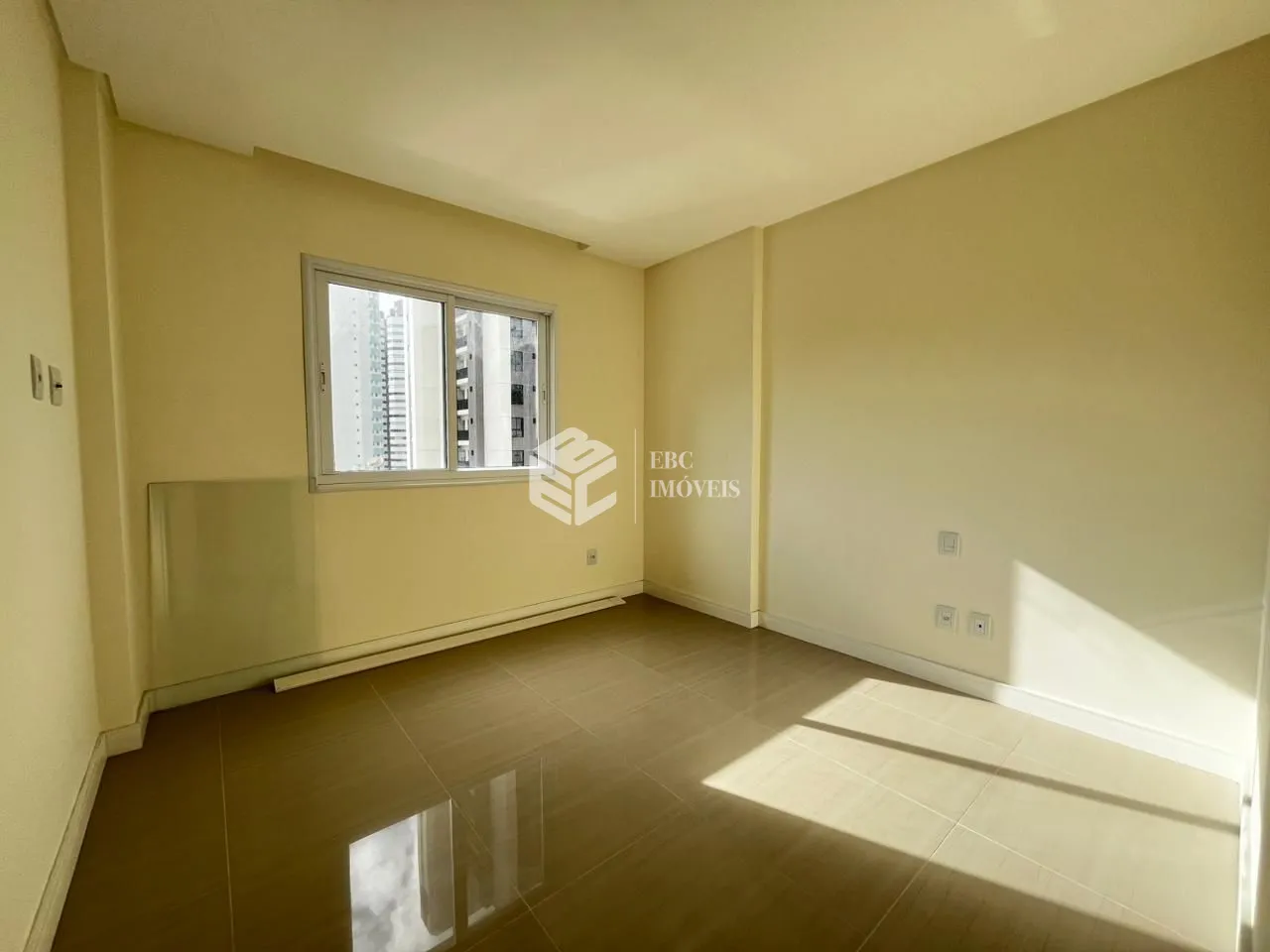 Apartamento com 3 Dormitórios à venda, 136 m² por R$ 2.400.000,00 Apartamento com 3 Dormitórios à venda, 136 m² por R$ 2.400.000,00
