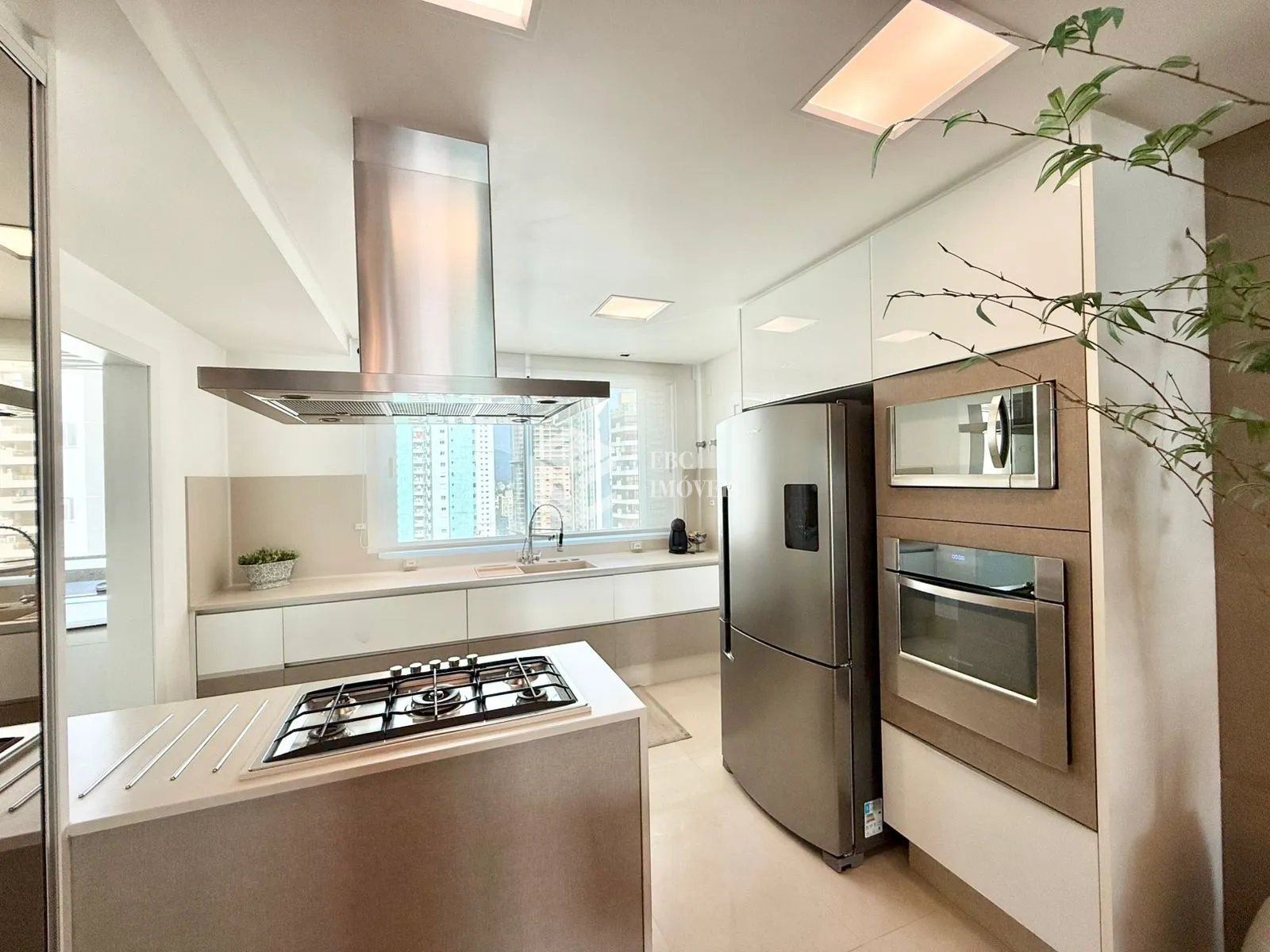 Apartamento com 4 Dormitórios à venda, 219 m² por R$ 10.600.000,00 Apartamento com 4 Dormitórios à venda, 219 m² por R$ 10.600.000,00