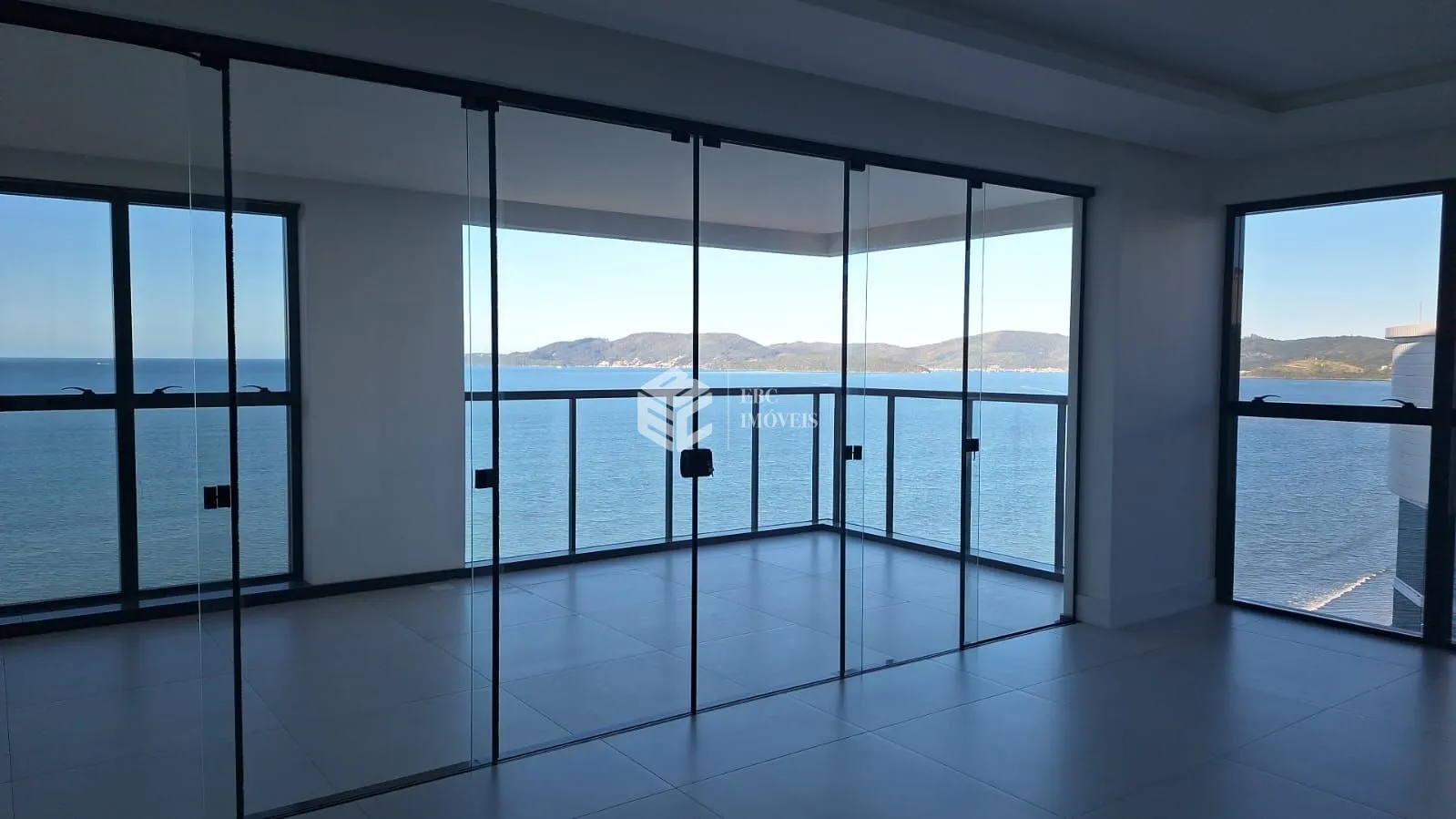 Apartamento à venda  no Meia Praia - Itapema, SC. Imóveis