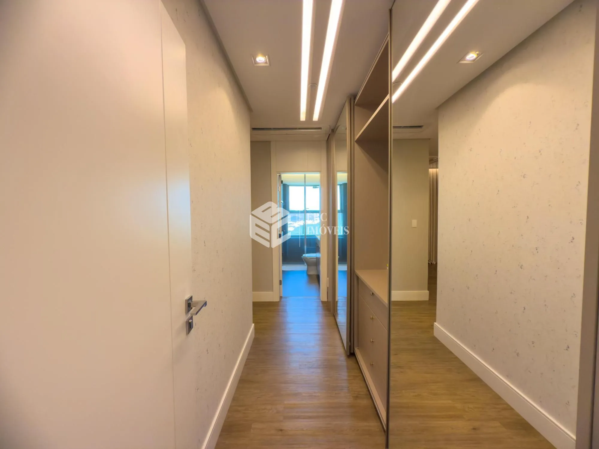 Apartamento com 4 Dormitórios à venda, 261 m² por R$ 12.400.000,00 Apartamento com 4 Dormitórios à venda, 261 m² por R$ 12.400.000,00