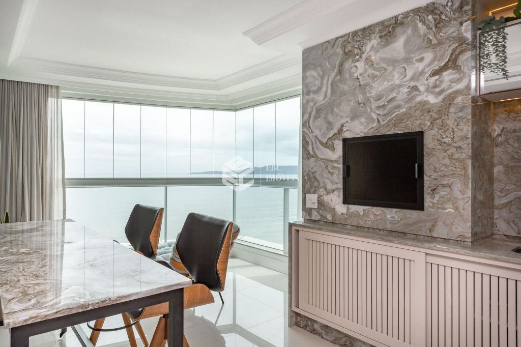 Apartamento à venda  no Meia Praia - Itapema, SC. Imóveis