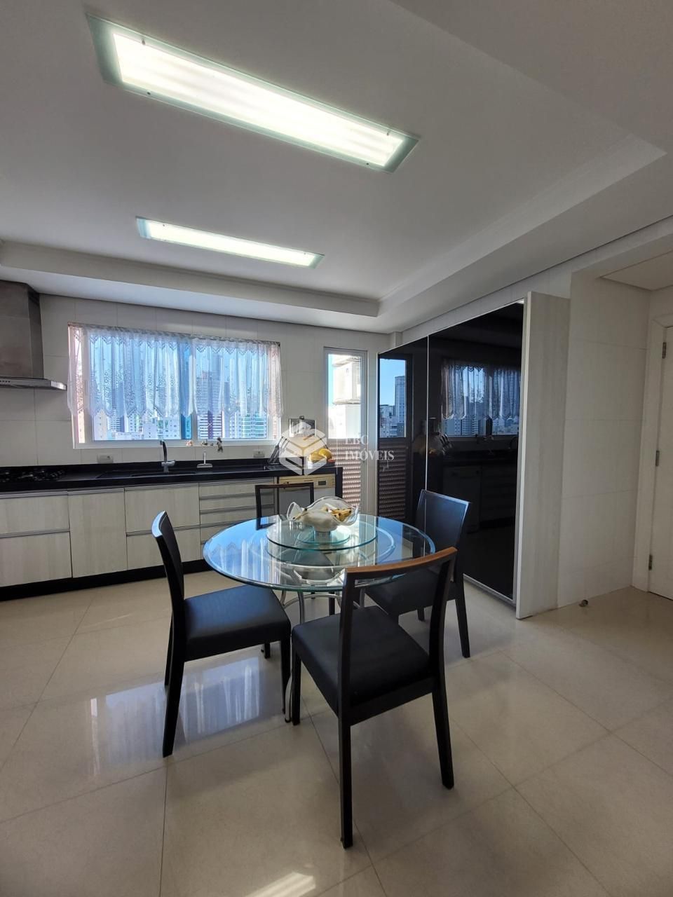 Apartamento, 3 quartos, 252 m² - Foto 14