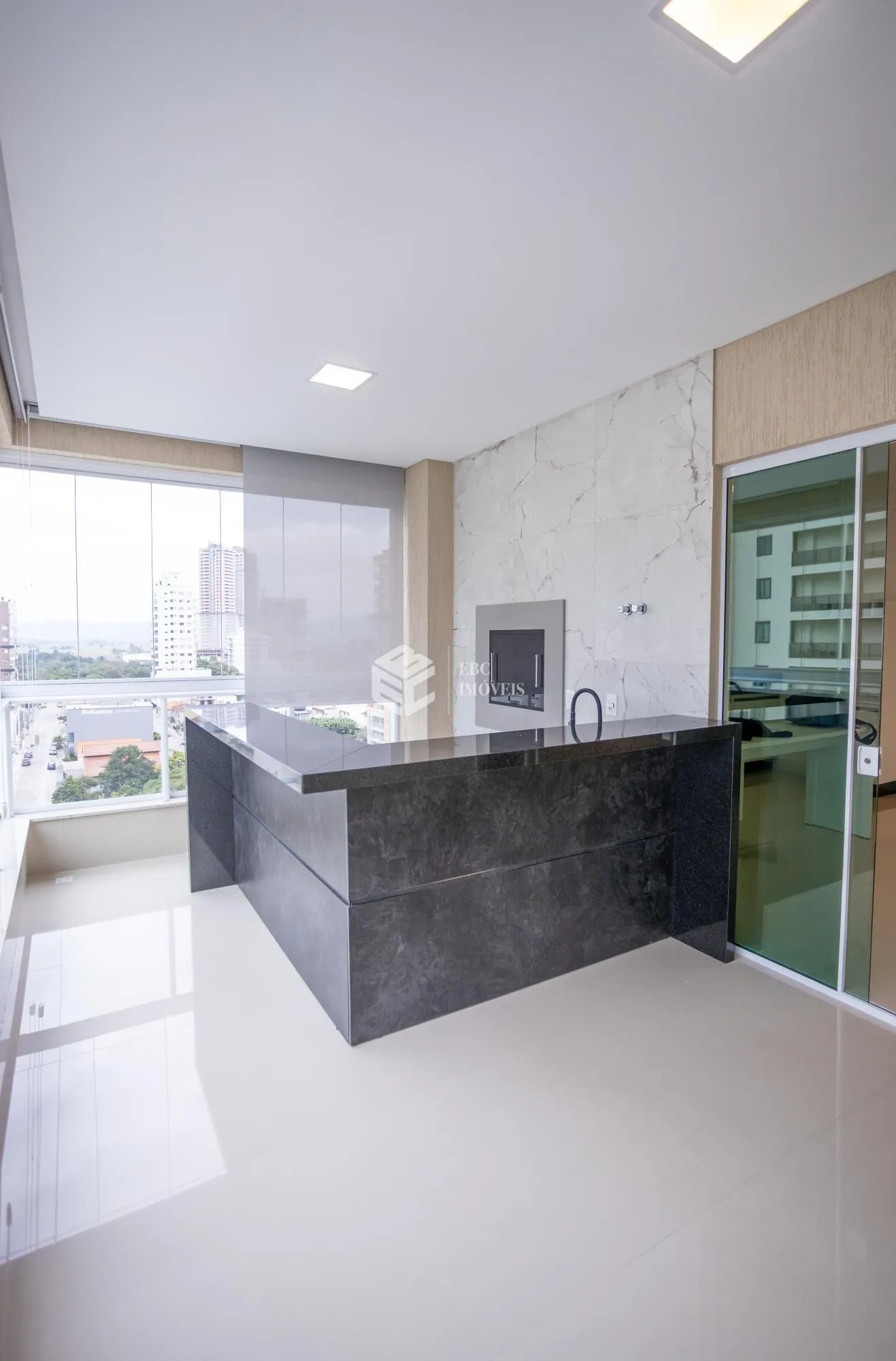 Apartamento à venda  no Meia Praia - Itapema, SC. Imóveis