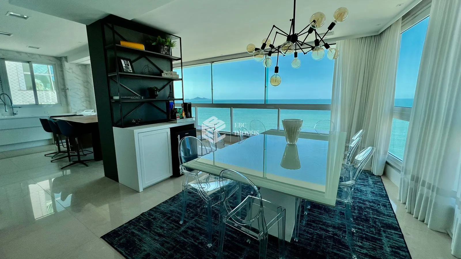 Apartamento com 4 Dormitórios à venda, 242 m² por R$ 12.800.000,00 Apartamento com 4 Dormitórios à venda, 242 m² por R$ 12.800.000,00