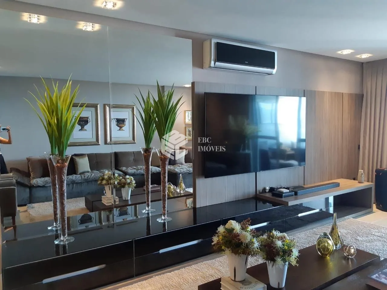 Apartamento com 4 Dormitórios à venda, 243 m² por R$ 11.900.000,00 Apartamento com 4 Dormitórios à venda, 243 m² por R$ 11.900.000,00