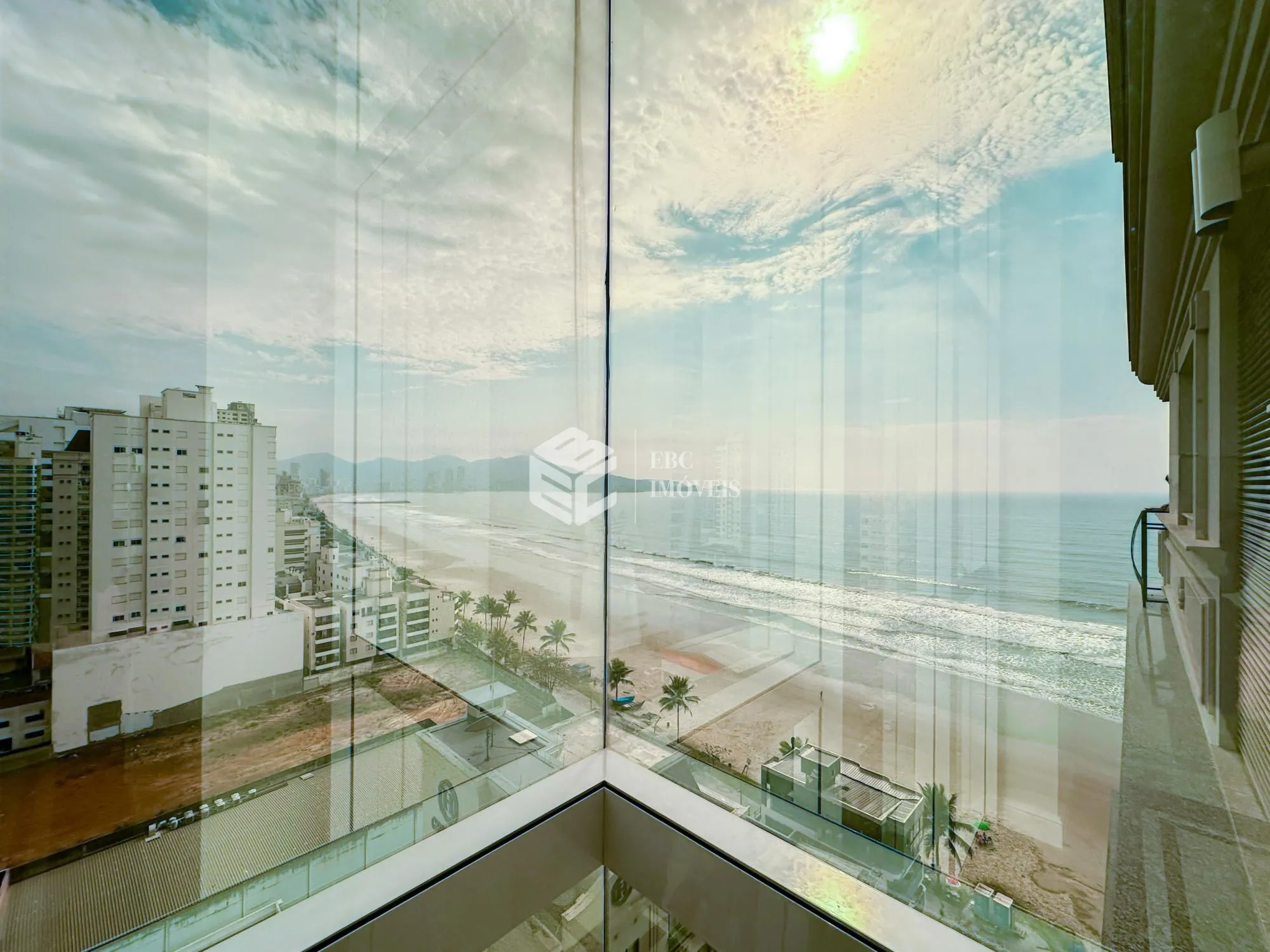 Apartamento à venda  no Meia Praia - Itapema, SC. Imóveis