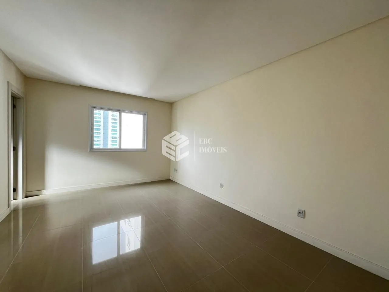Apartamento com 3 Dormitórios à venda, 136 m² por R$ 2.400.000,00 Apartamento com 3 Dormitórios à venda, 136 m² por R$ 2.400.000,00