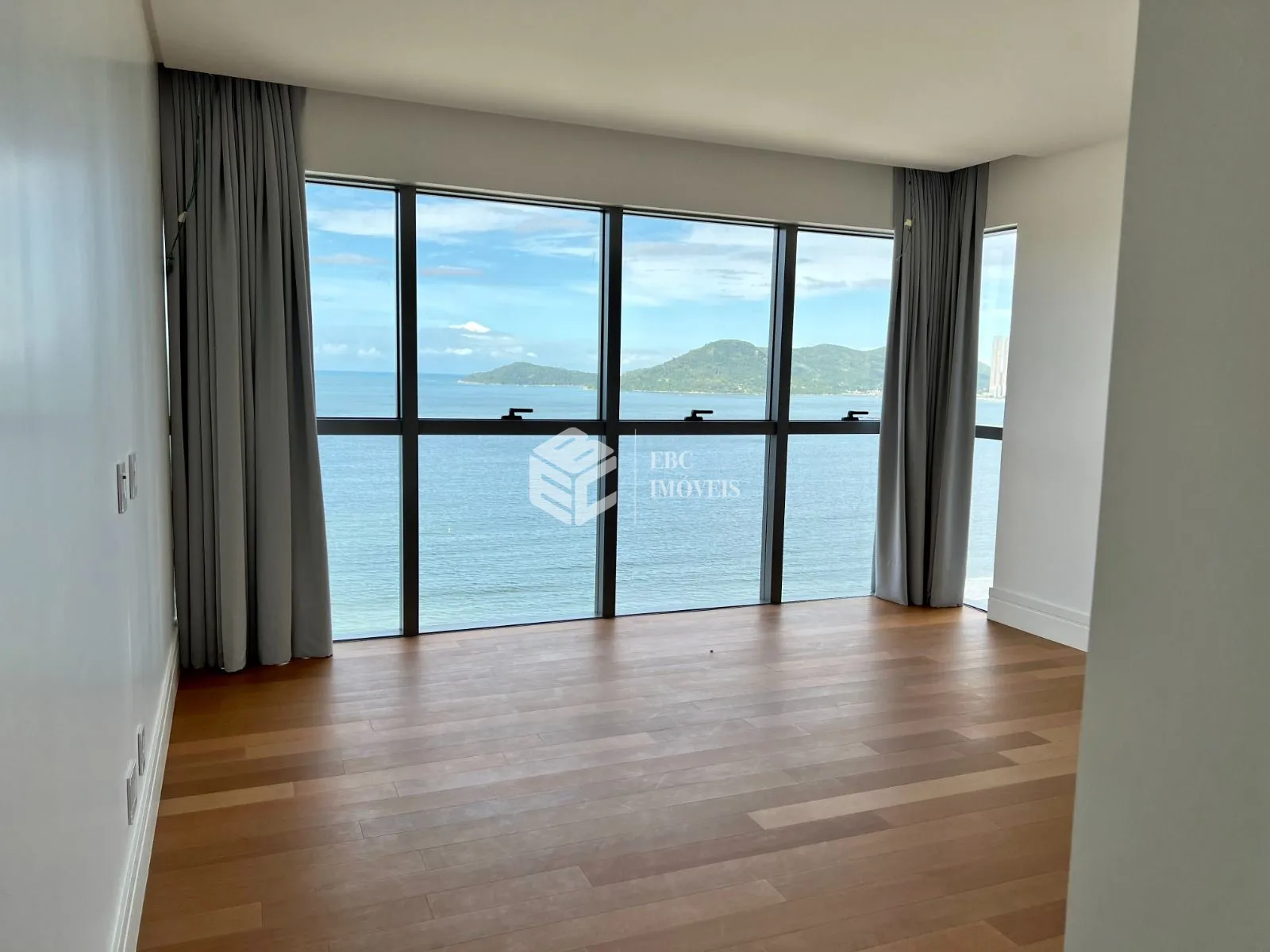 Apartamento com 4 Dormitórios à venda, 216 m² por R$ 15.900.000,00 Apartamento com 4 Dormitórios à venda, 216 m² por R$ 15.900.000,00