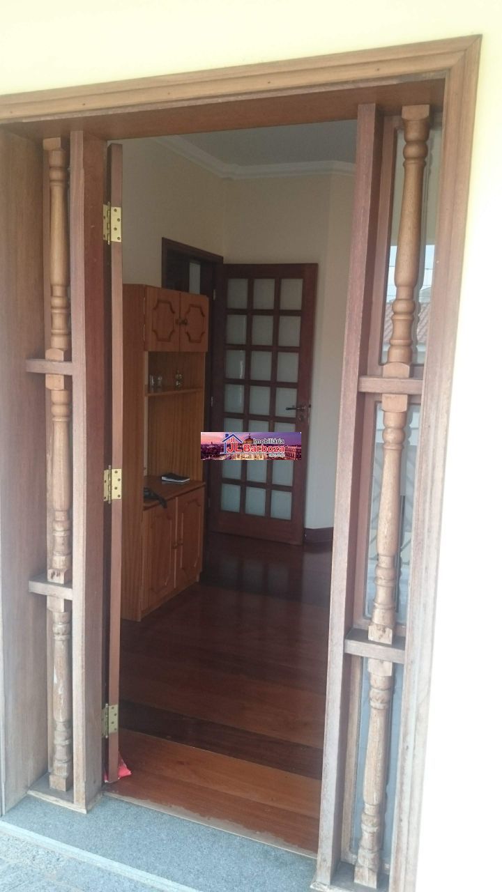 Casa à venda com 4 quartos, 240m² - Foto 4