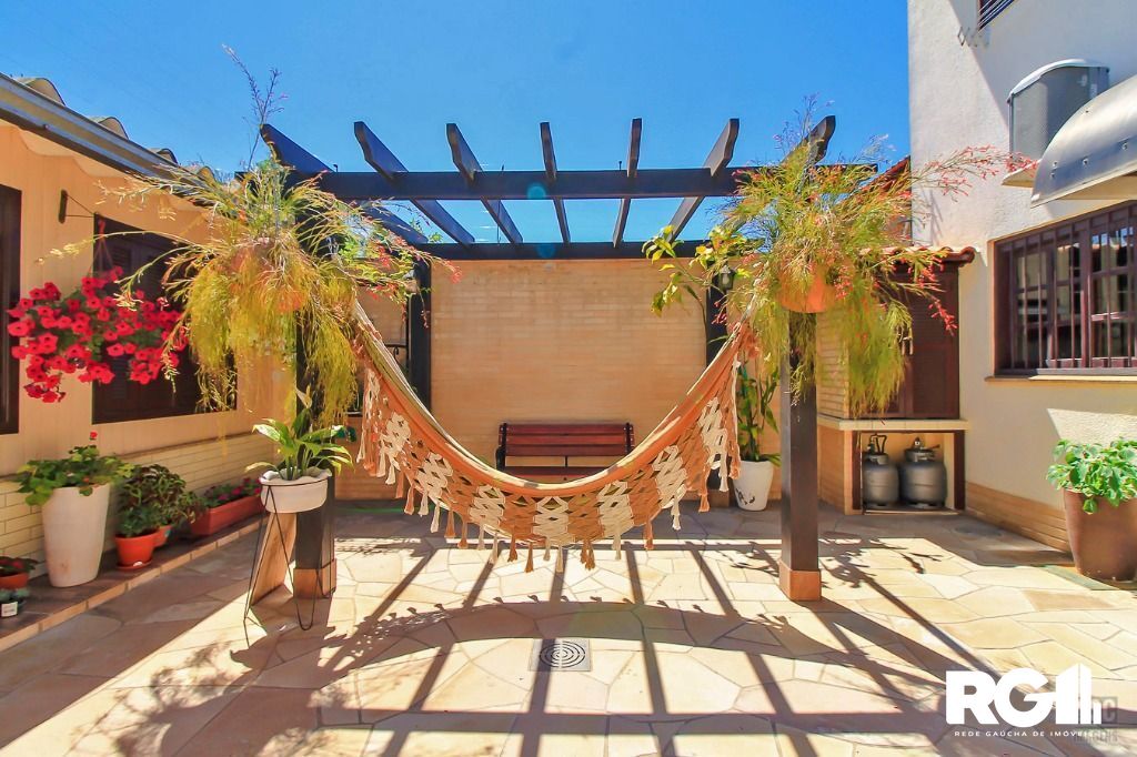 Casa à venda com 3 quartos, 198m² - Foto 2