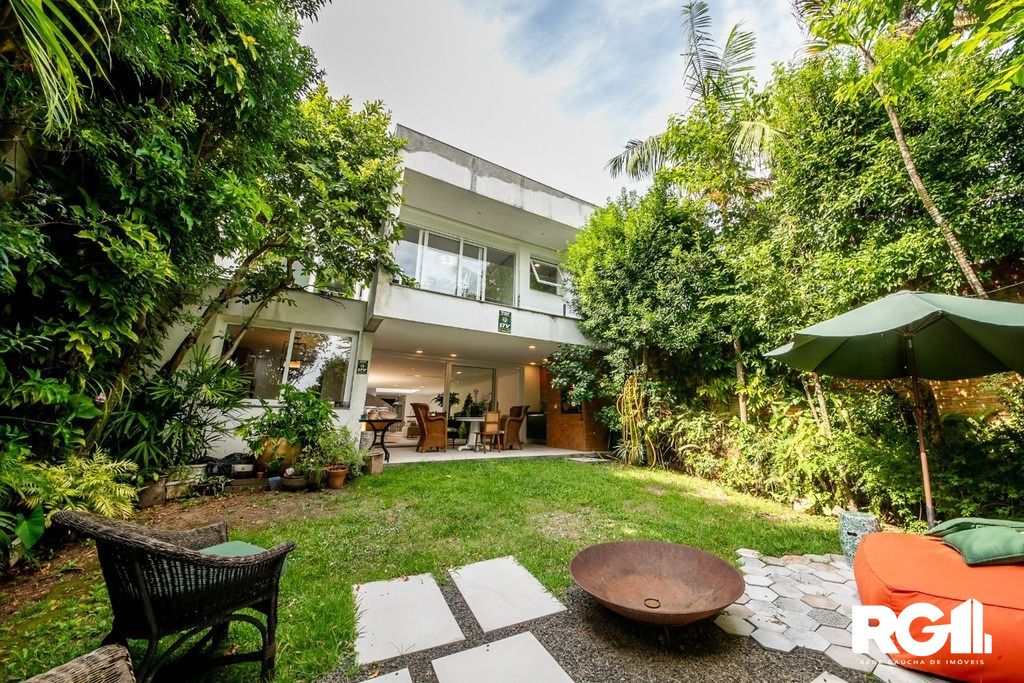 Casa à venda com 4 quartos, 427m² - Foto 1