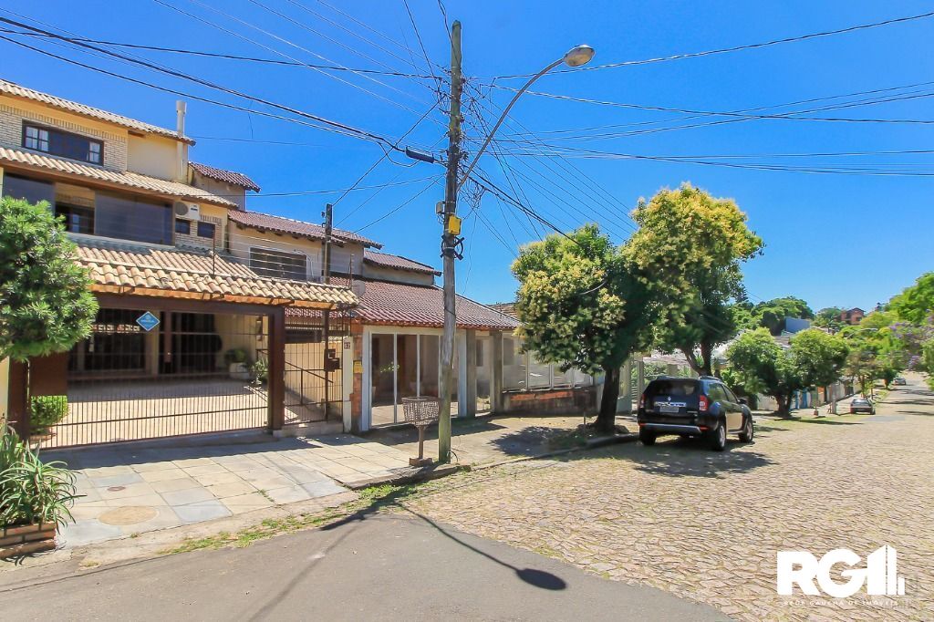 Casa à venda com 3 quartos, 198m² - Foto 1