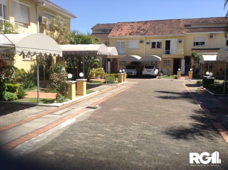 Casa de Condomínio à venda com 3 quartos, 210m² - Foto 1