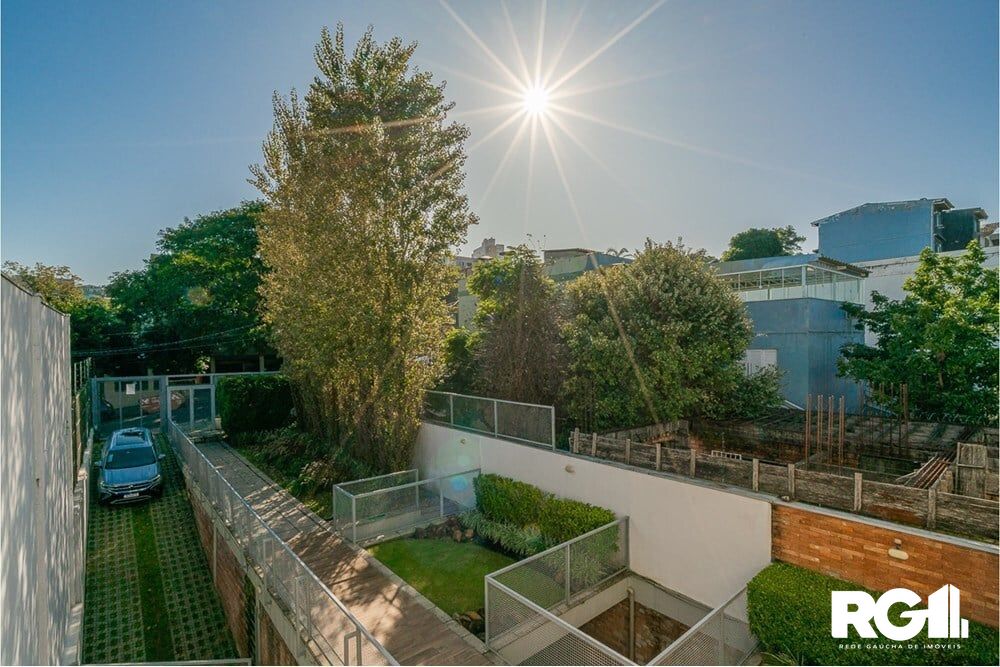 Casa à venda com 2 quartos, 318m² - Foto 1