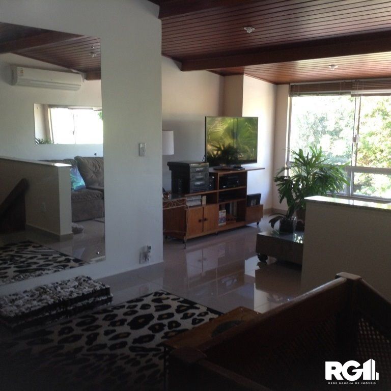 Casa de Condomínio à venda com 3 quartos, 210m² - Foto 2