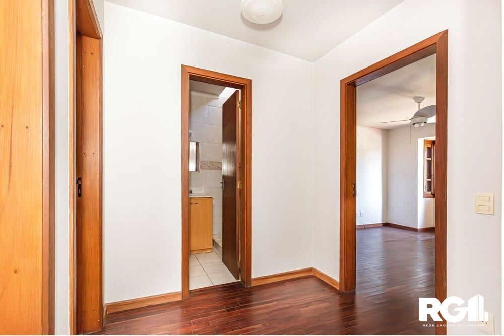 Casa de Condomínio à venda com 3 quartos, 205m² - Foto 2