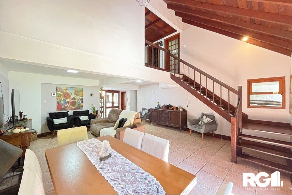 Casa de Condomínio à venda com 4 quartos, 220m² - Foto 1