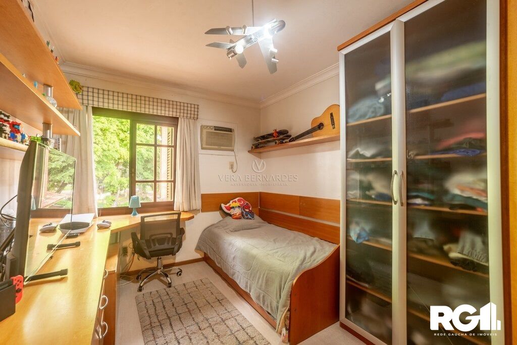 Casa de Condomínio à venda com 4 quartos, 205m² - Foto 2