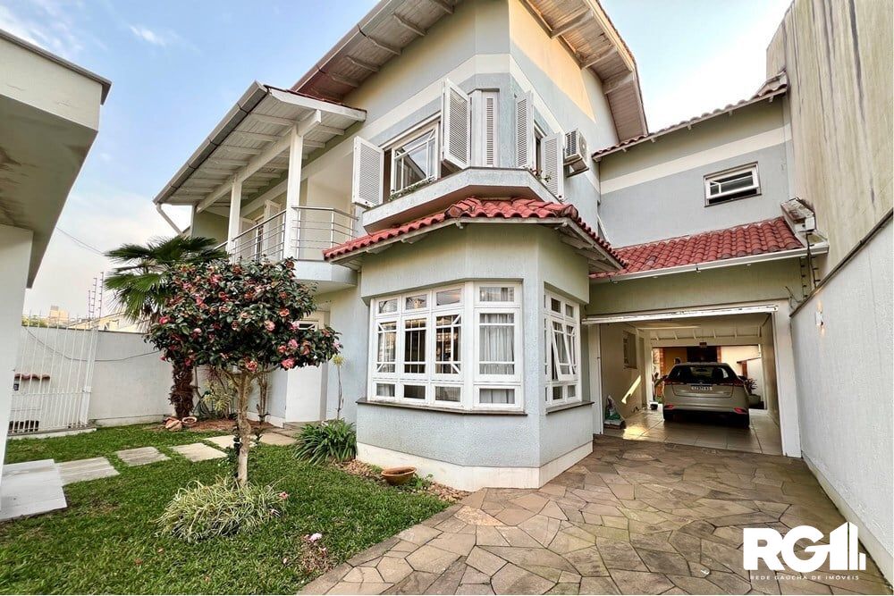 Casa à venda com 4 quartos, 243m² - Foto 1