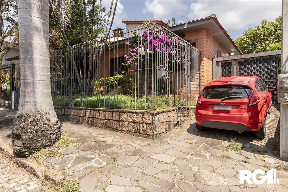 Casa à venda com 4 quartos, 250m² - Foto 1