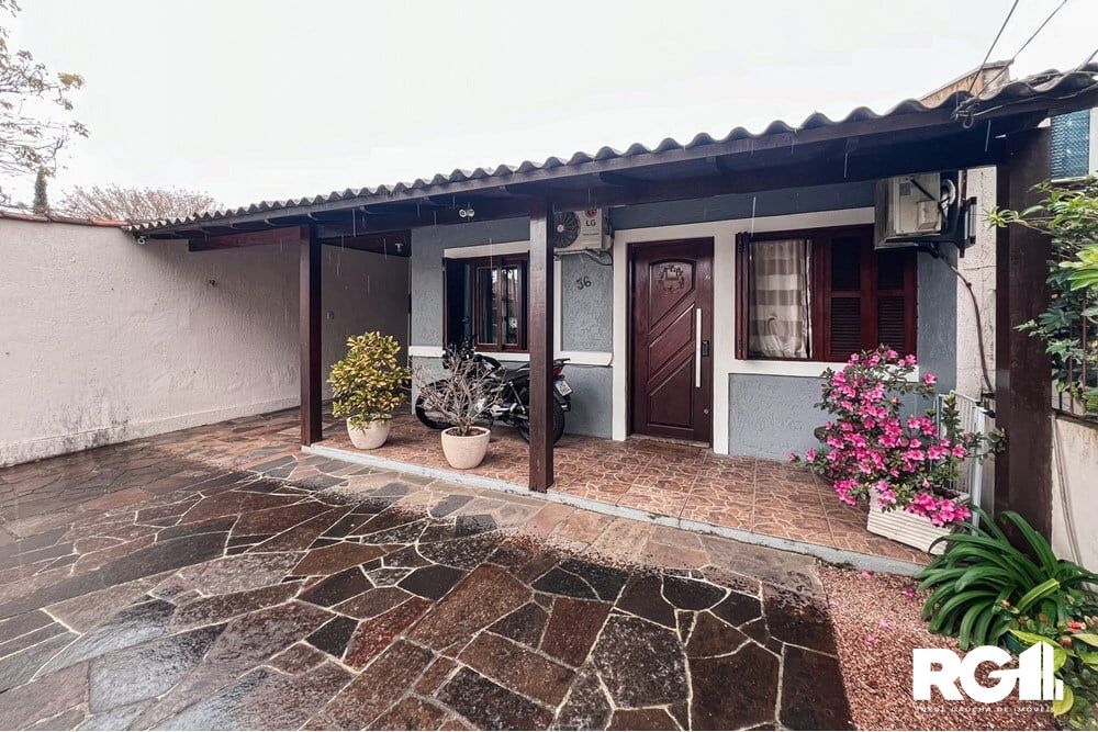 Casa à venda com 2 quartos, 119m² - Foto 1
