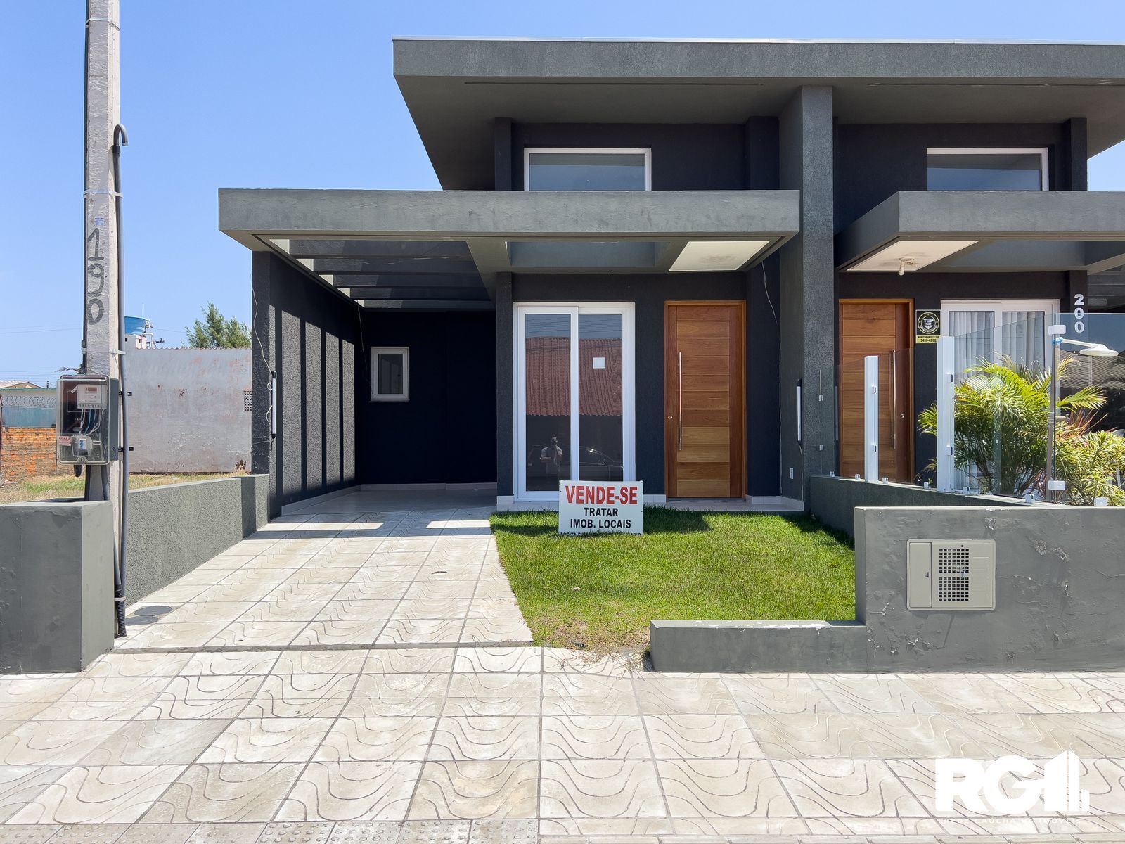 Casa à venda com 3 quartos, 100m² - Foto 1