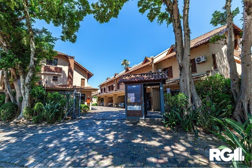 Casa de Condomínio à venda com 3 quartos, 205m² - Foto 1