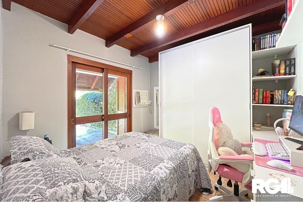 Casa de Condomínio à venda com 4 quartos, 220m² - Foto 4