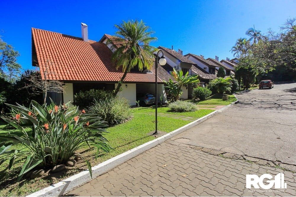 Casa de Condomínio à venda com 4 quartos, 220m² - Foto 2