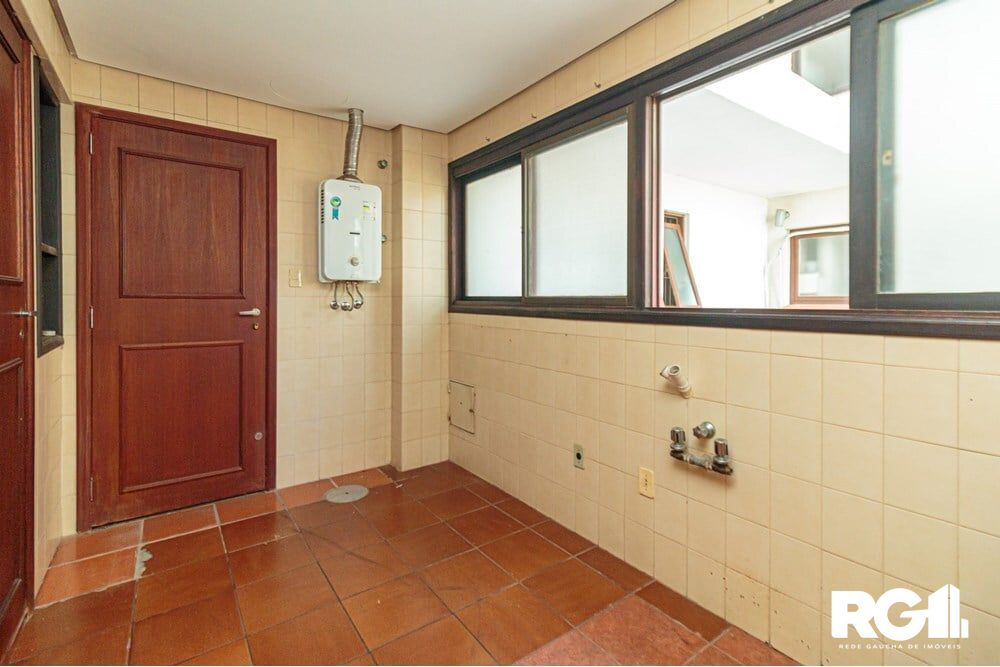 Apartamento à venda com 3 quartos, 157m² - Foto 2