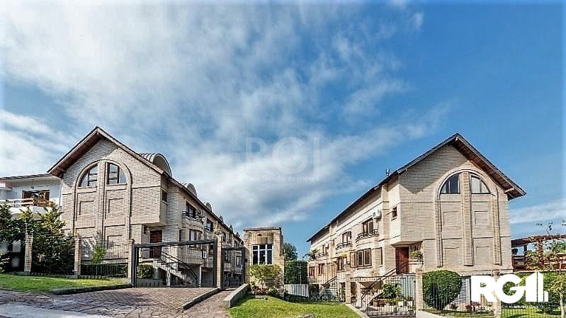 Casa de Condomínio à venda com 3 quartos, 204m² - Foto 2