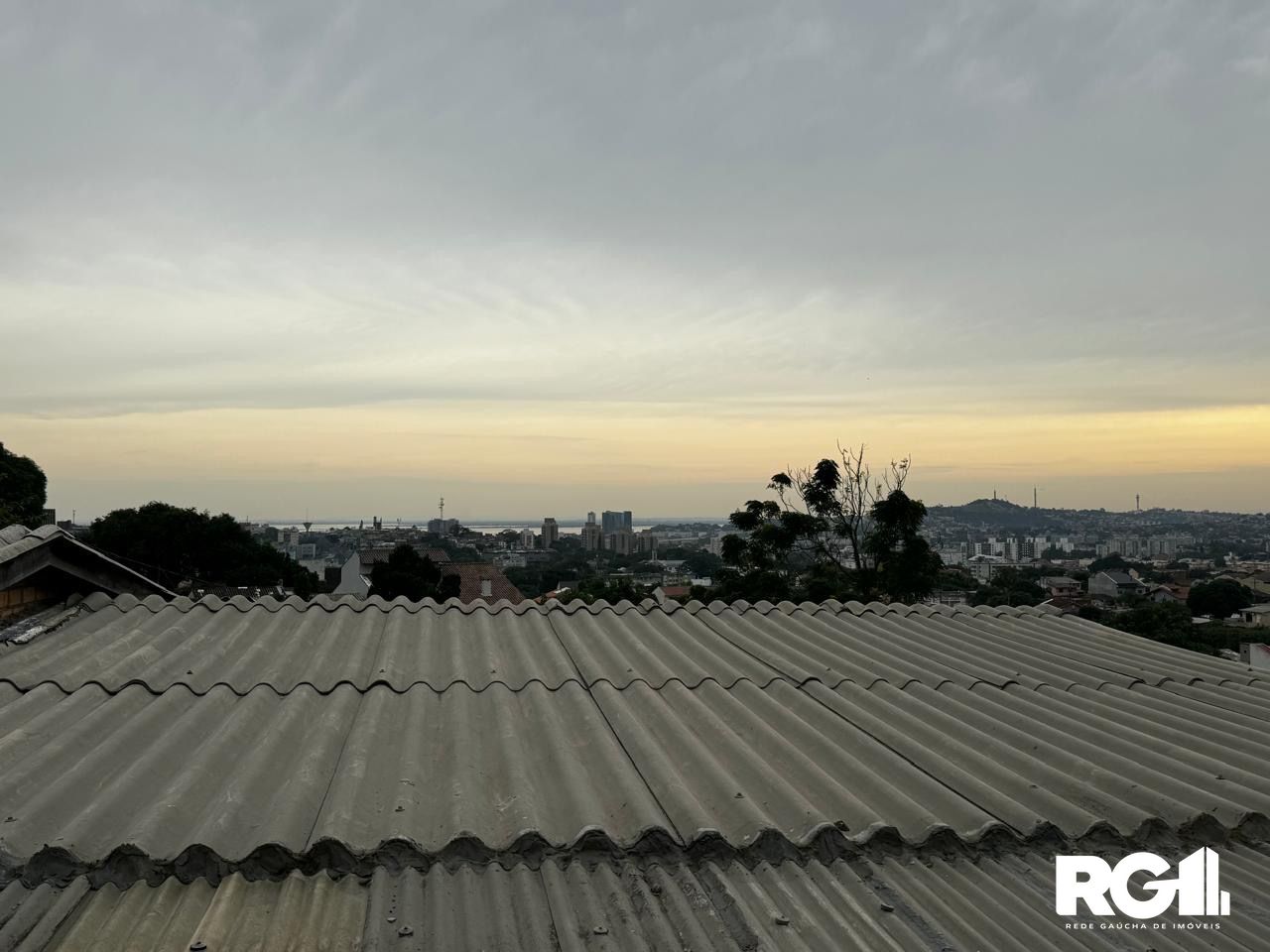 Casa à venda com 3 quartos, 110m² - Foto 2