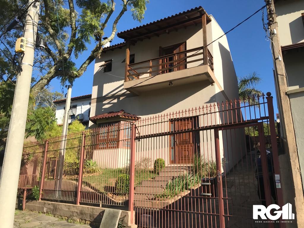 Casa à venda com 3 quartos, 300m² - Foto 1