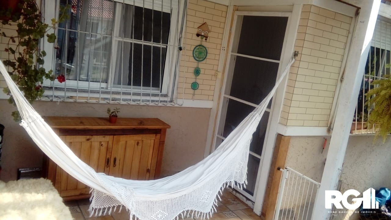 Casa à venda com 2 quartos, 52m² - Foto 2