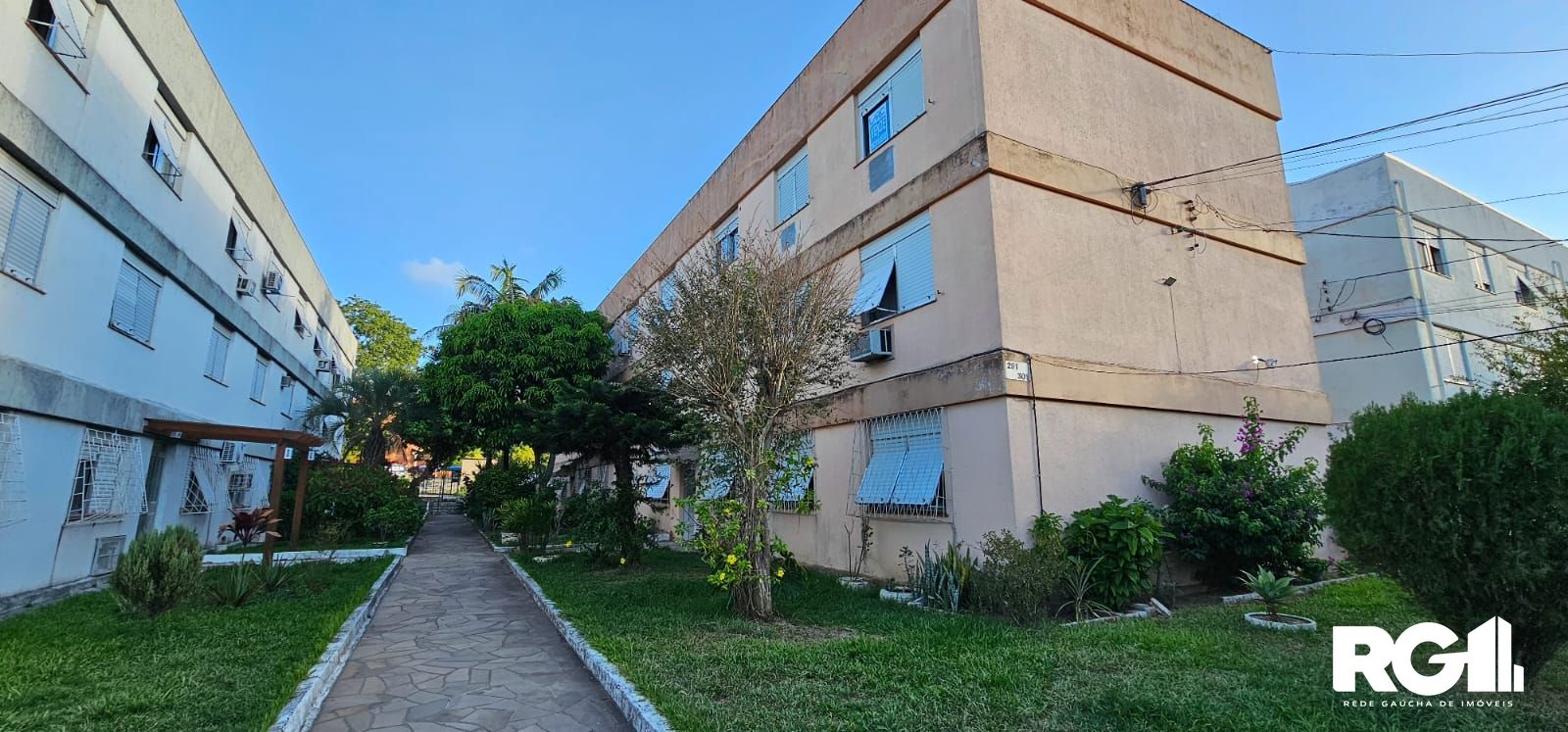 Apartamento à venda com 3 quartos, 81m² - Foto 2